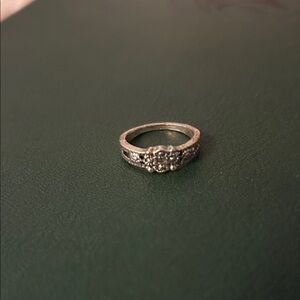 Elegant Silver Floral Ring